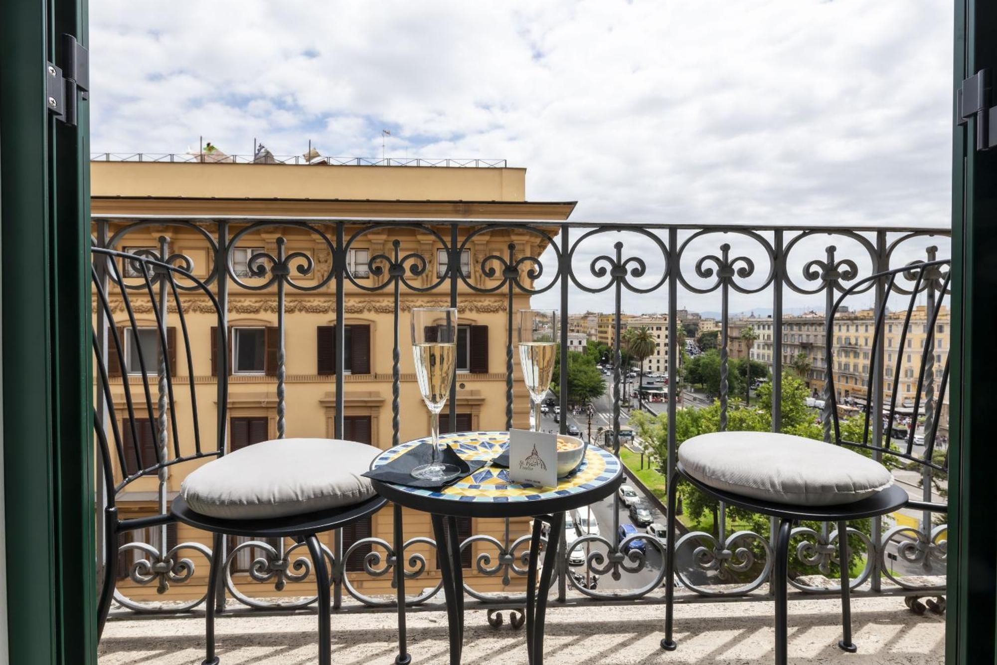 St Peter Twelve Bed & Breakfast โรม ภายนอก รูปภาพ