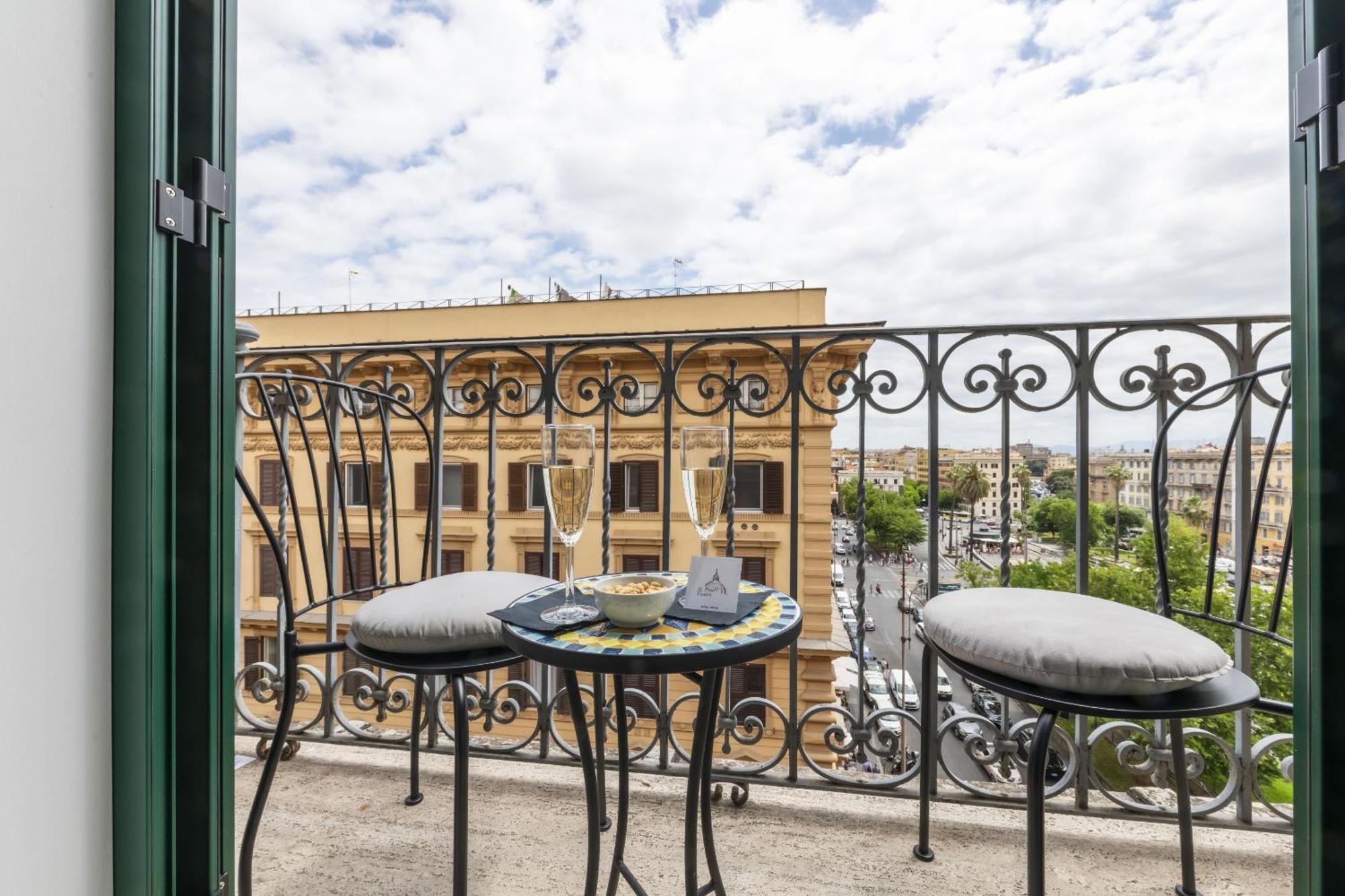 St Peter Twelve Bed & Breakfast โรม ภายนอก รูปภาพ